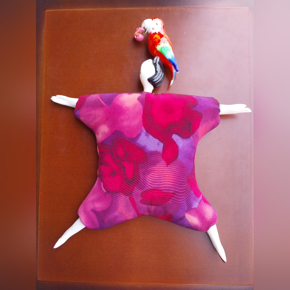 Artistic Ceramic Figurine with Parrot - Picture 13 of 14